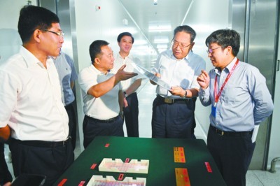 李锦斌 坚定不移实施创新驱动发展战略 着力提升关键核心技术创新能力